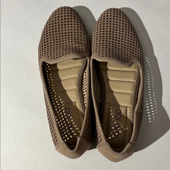 Me Too Yale Leather Cutout Flats Loafers sz 8.5 Cream Tan Neutral Summer Shoes - Picture 3 of 8